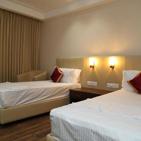 Hotel Skanda Palace Thiruttani Extérieur photo