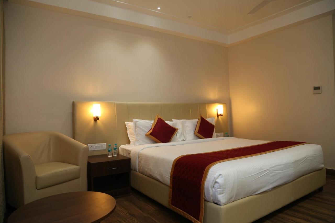 Hotel Skanda Palace Thiruttani Extérieur photo