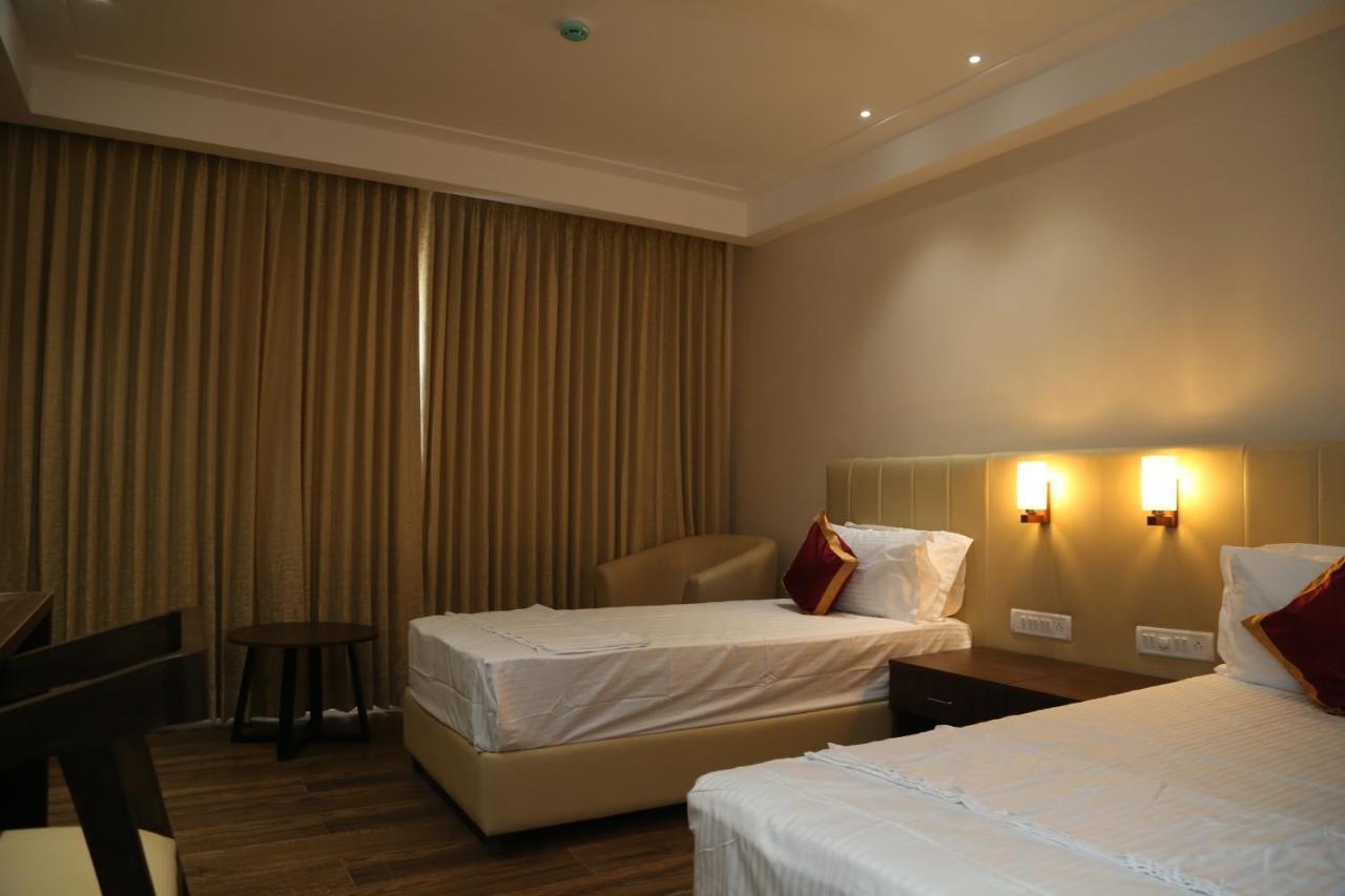 Hotel Skanda Palace Thiruttani Extérieur photo