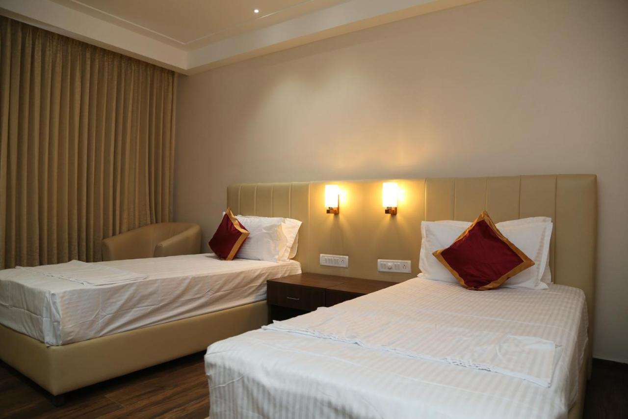 Hotel Skanda Palace Thiruttani Extérieur photo